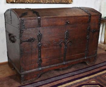 Chest - solid wood - 1730